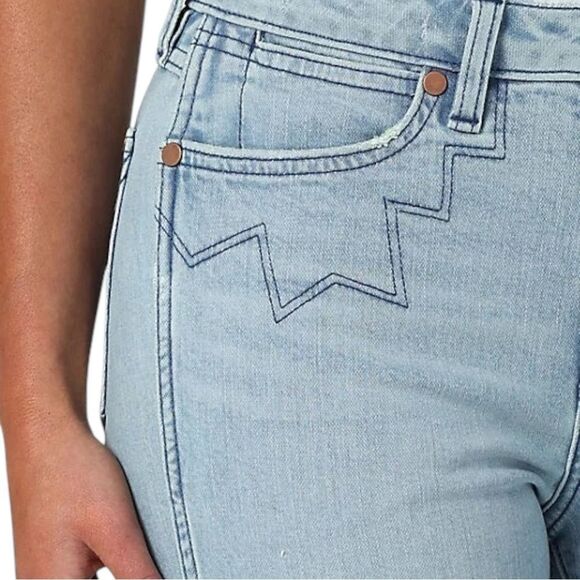 NWT WRANGLER Retro Greta High Rise Western Trumpet Flare Embroidered Jeans - Picture 4 of 12